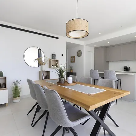 Apartment Stylish With Large Terrace In Higueron