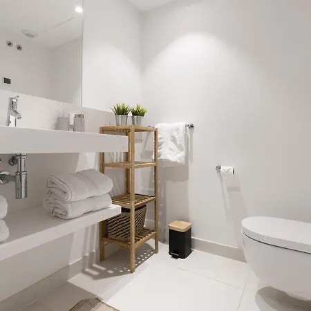 Apartment Stylish With Large Terrace In Higueron *