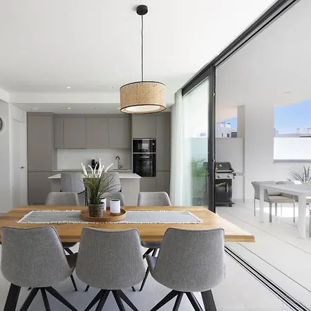 Apartment Stylish With Large Terrace In Higueron *